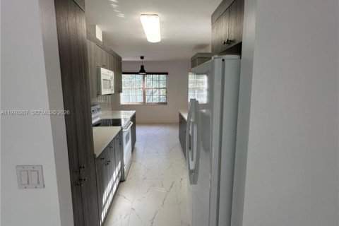 Casa en alquiler en Hollywood, Florida, 3 dormitorios, 179.3 m2 № 2030908 - foto 9