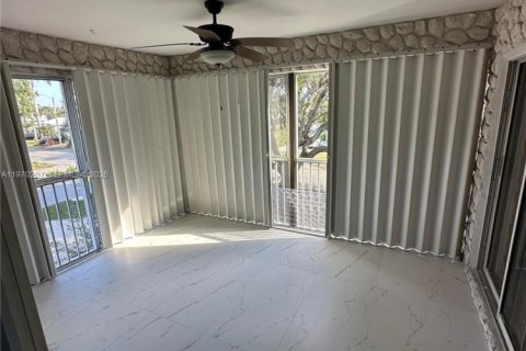 Casa en alquiler en Hollywood, Florida, 3 dormitorios, 179.3 m2 № 2030908 - foto 11