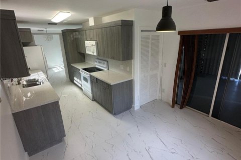 Casa en alquiler en Hollywood, Florida, 3 dormitorios, 179.3 m2 № 2030908 - foto 6