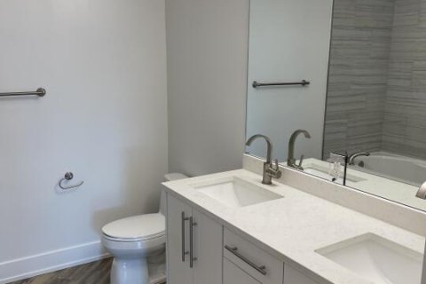 Снять в аренду кондоминиум в Уэст-Палм-Бич, Флорида 2 спальни, 91.6м2, № 1171200 - фото 1