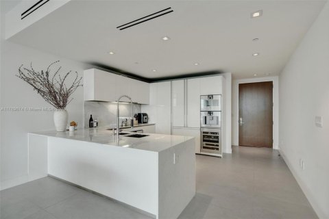 Condo in Bal Harbour, Florida, 1 bedroom  № 1607522 - photo 10