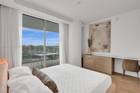Condo in Bal Harbour, Florida, 1 bedroom  № 1607522 - photo 24