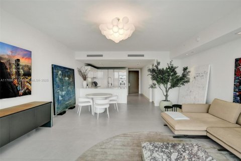Condo in Bal Harbour, Florida, 1 bedroom  № 1607522 - photo 7