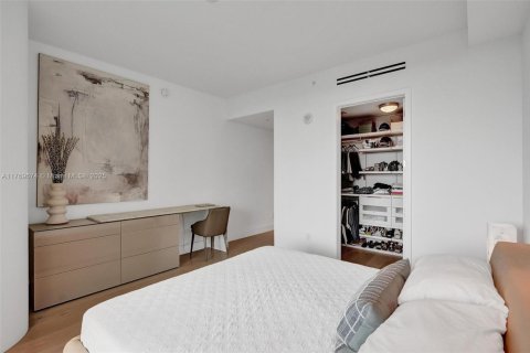 Condo in Bal Harbour, Florida, 1 bedroom  № 1607522 - photo 25