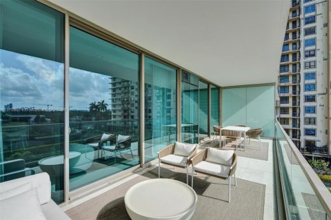 Condo in Bal Harbour, Florida, 1 bedroom  № 1607522 - photo 17