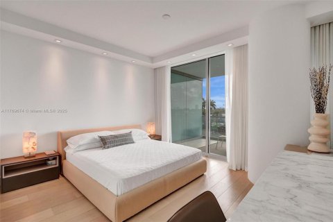 Condo in Bal Harbour, Florida, 1 bedroom  № 1607522 - photo 23