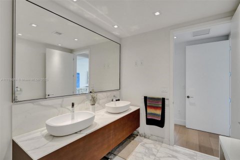 Condo in Bal Harbour, Florida, 1 bedroom  № 1607522 - photo 28