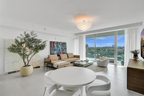 Condo in Bal Harbour, Florida, 1 bedroom  № 1607522 - photo 2