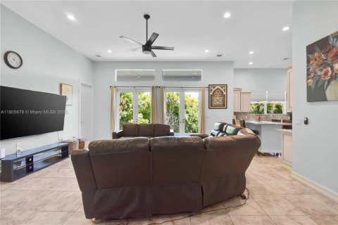 House in Southwest Ranches, Florida 4 bedrooms, 348.57 sq.m. № 2012212 - photo 10