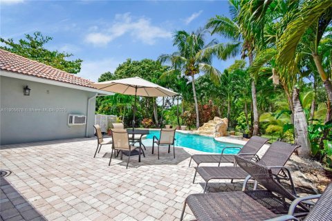 House in Southwest Ranches, Florida 4 bedrooms, 348.57 sq.m. № 2012212 - photo 4