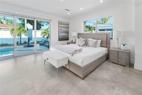 House in North Bay Village, Florida 4 bedrooms, 217.67 sq.m. № 2049425 - photo 24