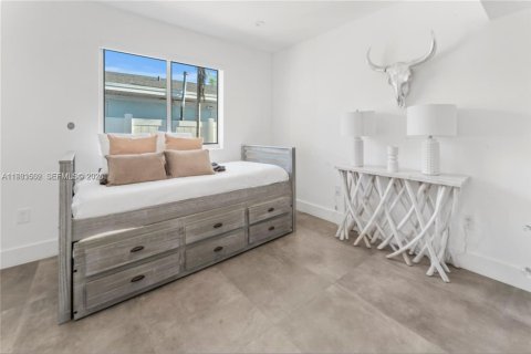 House in North Bay Village, Florida 4 bedrooms, 217.67 sq.m. № 2049425 - photo 21