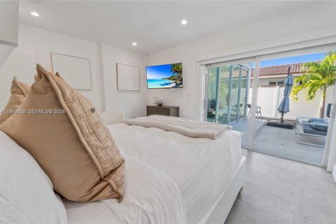 House in North Bay Village, Florida 4 bedrooms, 217.67 sq.m. № 2049425 - photo 19