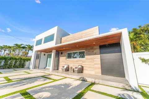 House in North Bay Village, Florida 4 bedrooms, 217.67 sq.m. № 2049425 - photo 28