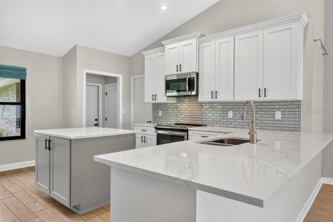 Villa ou maison à vendre à Ormond Beach, Floride: 4 chambres, 229.38 m2 № 2285305 - photo 15