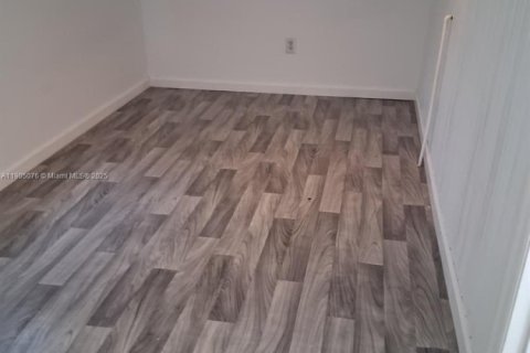 Apartment in Miami, Florida 1 bedroom, 226.12 sq.m. № 1955247 - photo 3