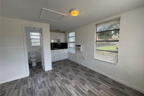 Apartment in Miami, Florida 1 bedroom, 226.12 sq.m. № 1955247 - photo 1