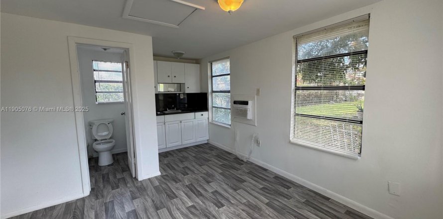 Apartment in Miami, Florida 1 bedroom, 226.12 sq.m. № 1955247