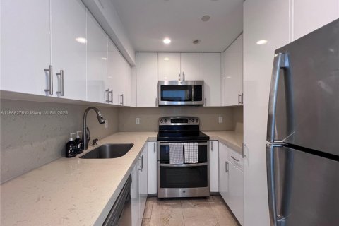 Condominio en alquiler en Miami Beach, Florida, 1 dormitorio, 79.15 m2 № 1897549 - foto 10