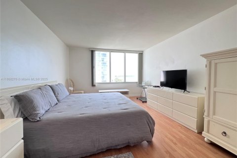Condominio en alquiler en Miami Beach, Florida, 1 dormitorio, 79.15 m2 № 1897549 - foto 13