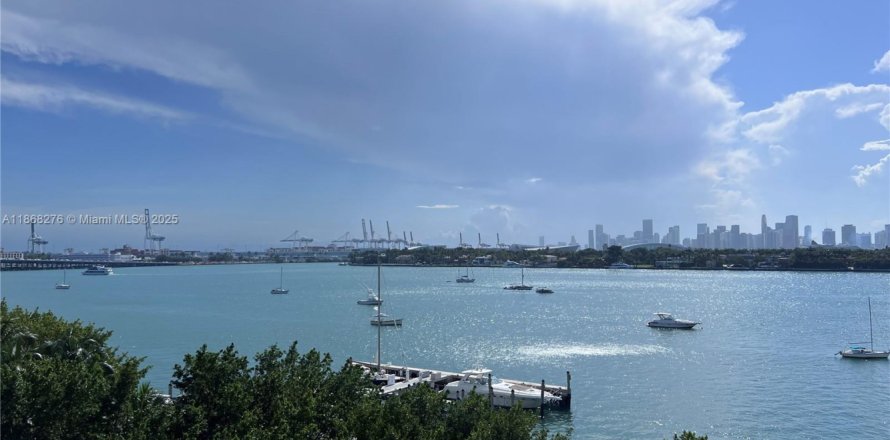 Condominio en Miami Beach, Florida, 1 dormitorio № 1897549
