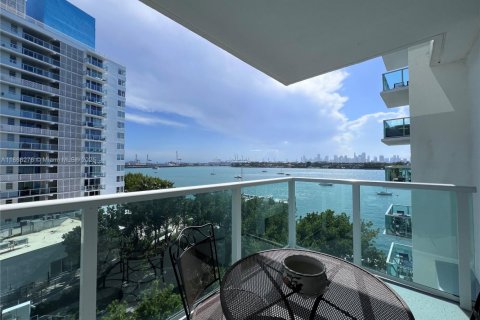 Condominio en alquiler en Miami Beach, Florida, 1 dormitorio, 79.15 m2 № 1897549 - foto 16