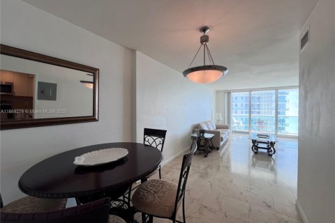 Condominio en alquiler en Miami Beach, Florida, 1 dormitorio, 79.15 m2 № 1897549 - foto 2