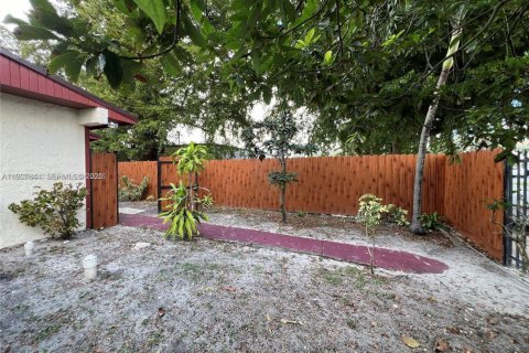 Casa en venta en Miami, Florida, 3 dormitorios, 133.78 m2 № 2076841 - foto 18
