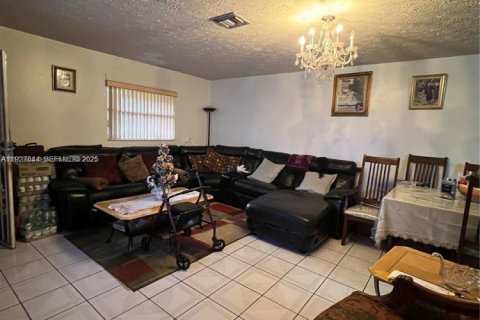 Casa en venta en Miami, Florida, 3 dormitorios, 133.78 m2 № 2076841 - foto 22