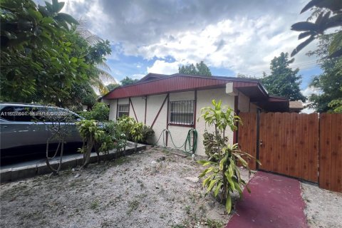 House in Miami, Florida 3 bedrooms, 133.78 sq.m. № 2076841