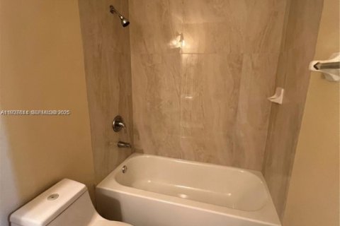 Casa en venta en Miami, Florida, 3 dormitorios, 133.78 m2 № 2076841 - foto 10