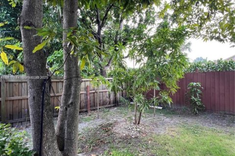Casa en venta en Miami, Florida, 3 dormitorios, 133.78 m2 № 2076841 - foto 27