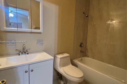 Casa en venta en Miami, Florida, 3 dormitorios, 133.78 m2 № 2076841 - foto 7