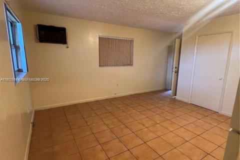 Casa en venta en Miami, Florida, 3 dormitorios, 133.78 m2 № 2076841 - foto 9