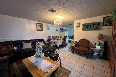 Casa en venta en Miami, Florida, 3 dormitorios, 133.78 m2 № 2076841 - foto 25