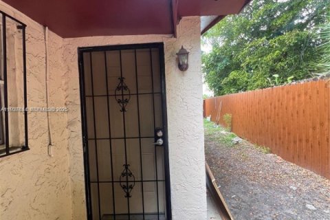 Casa en venta en Miami, Florida, 3 dormitorios, 133.78 m2 № 2076841 - foto 16