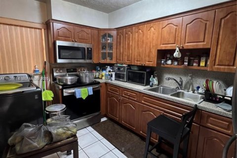 Casa en venta en Miami, Florida, 3 dormitorios, 133.78 m2 № 2076841 - foto 19