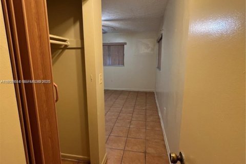 Casa en venta en Miami, Florida, 3 dormitorios, 133.78 m2 № 2076841 - foto 13