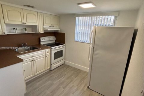 Condo in Dania Beach, Florida, 2 bedrooms  № 2033955 - photo 4