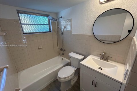 Condo in Dania Beach, Florida, 2 bedrooms  № 2033955 - photo 5