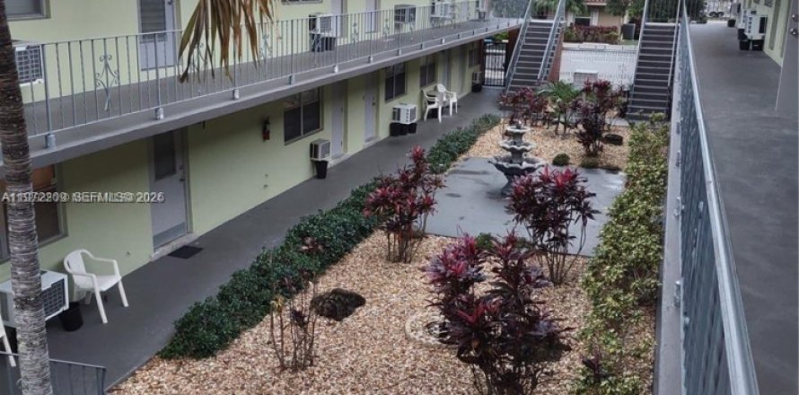 Condo in Dania Beach, Florida, 2 bedrooms  № 2033955