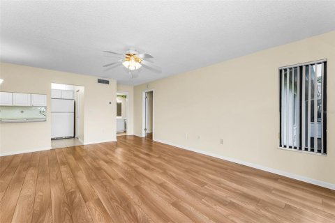 Condo in Palm Harbor, Florida, 1 bedroom  № 1913687 - photo 18