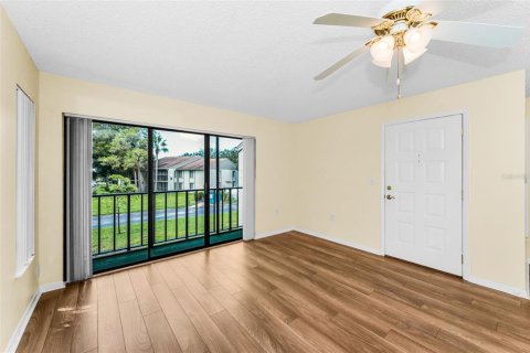 Condo in Palm Harbor, Florida, 1 bedroom  № 1913687 - photo 16