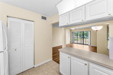 Condo in Palm Harbor, Florida, 1 bedroom  № 1913687 - photo 29