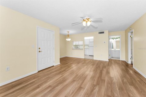 Condo in Palm Harbor, Florida, 1 bedroom  № 1913687 - photo 17