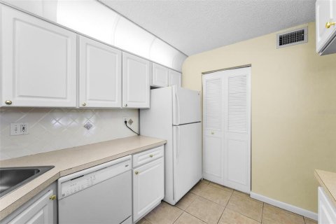 Condo in Palm Harbor, Florida, 1 bedroom  № 1913687 - photo 30