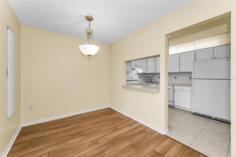 Condo in Palm Harbor, Florida, 1 bedroom  № 1913687 - photo 14