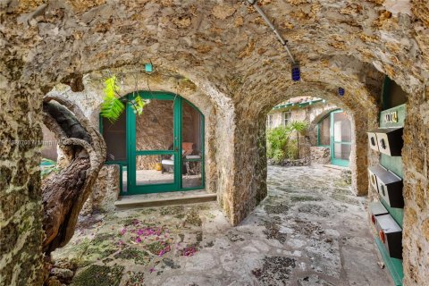 Condo in Coral Gables, Florida, 1 bedroom  № 1794473 - photo 4