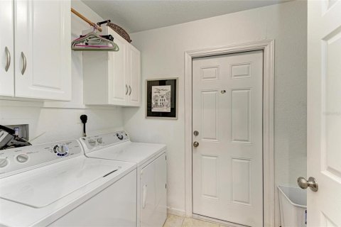 House in Port Charlotte, Florida 3 bedrooms, 154.96 sq.m. № 1675019 - photo 21