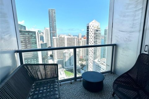 Condominio en alquiler en Miami, Florida, 3 dormitorios, 311.87 m2 № 2077620 - foto 23